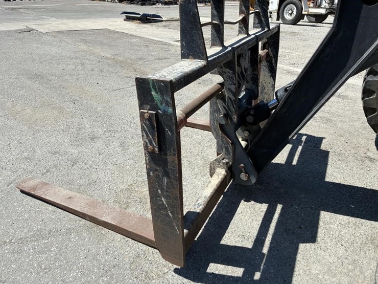 2012-skytrack-vr-g42d-telescopic-reach-lift-image-5