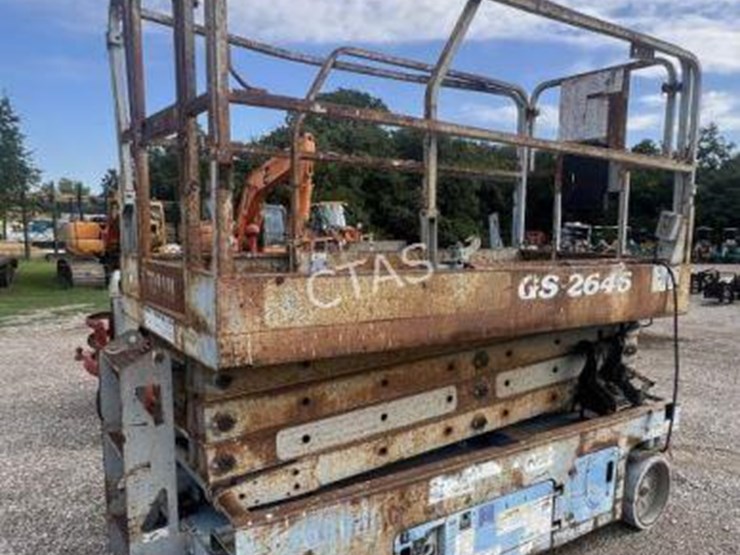 #89-•-gs---2646-scissor-lift-image-1