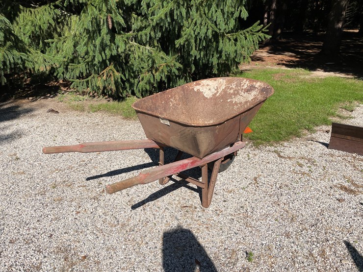 #1684-•-steel-wheelbarrow-image-3