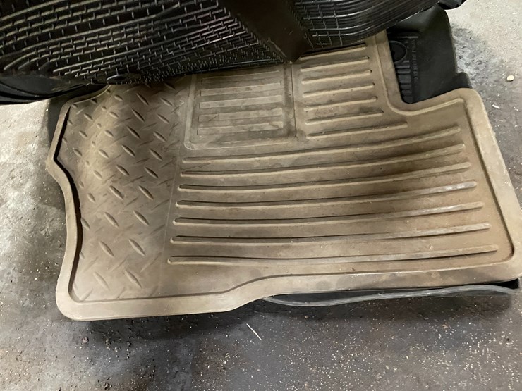 #8412-•-steel-steps-and-rubber-floor-mats-image-6