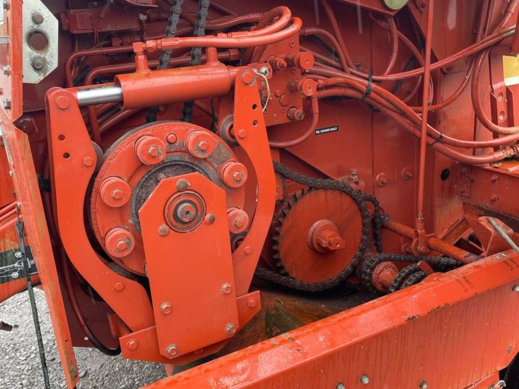 hesston-845-image-13