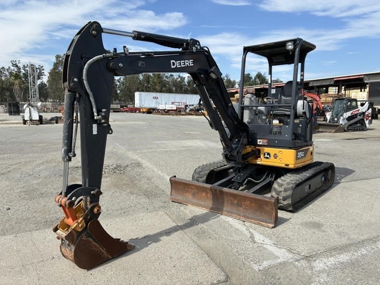 2024-deere-35g-image-1
