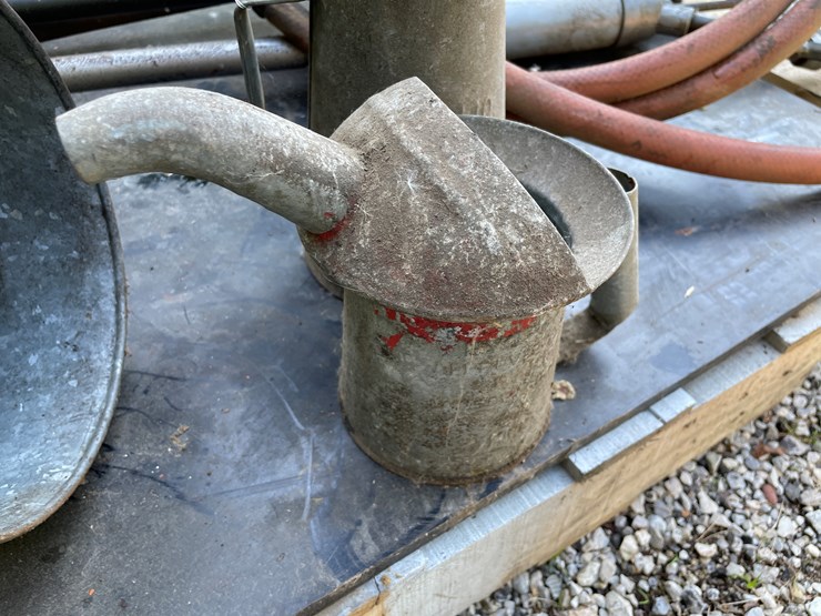 #1596-•-oil-cans-and-funnels-image-3