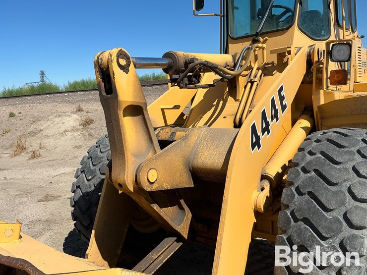 deere-444e-image-9