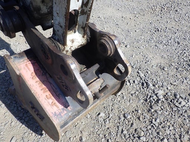 takeuchi-tb240-image-9