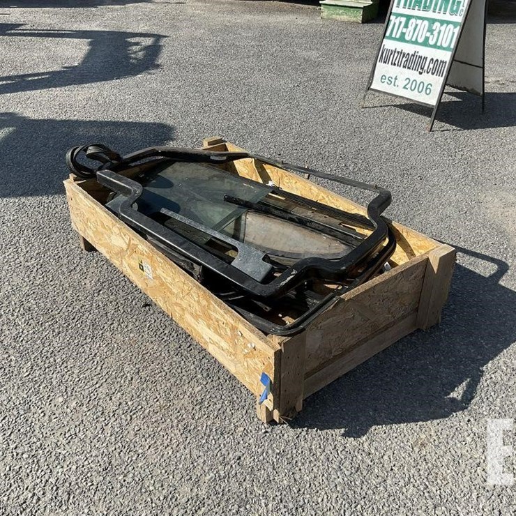 PALLET OF NEW HOLLAND AND BOBCAT DOOR GLASS