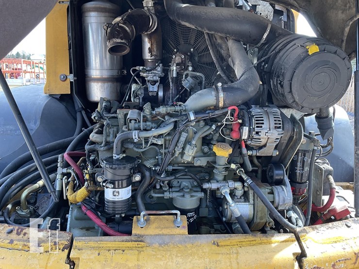 2019-deere-344l-image-11