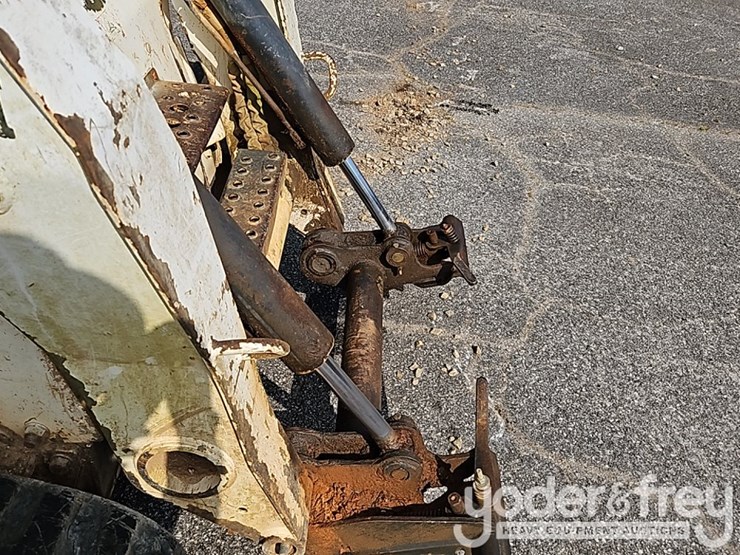 2006-bobcat-t300-image-12