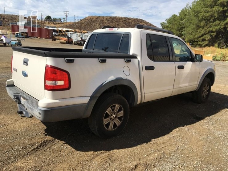 2009-ford-explorer-xlt-image-3