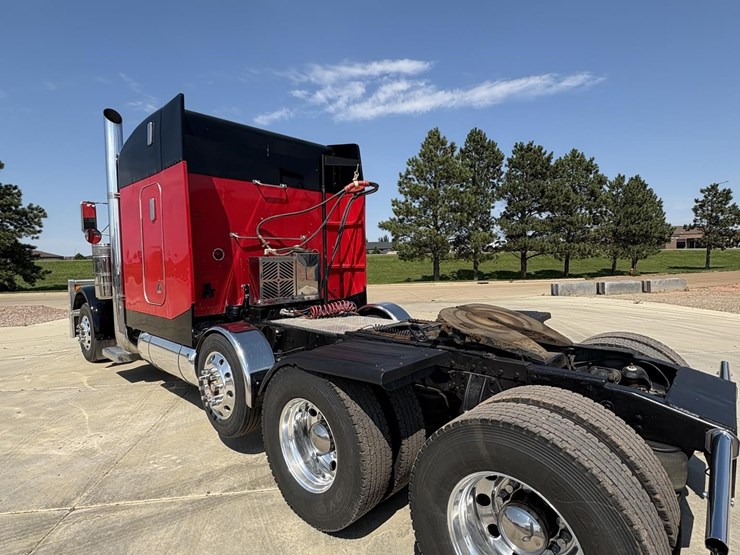 1997-peterbilt-378-image-4