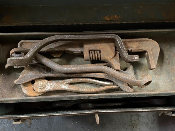 #8411-•-vintage-hand-tools-in-hard-case-image-3