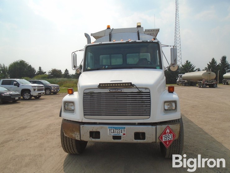 2002-freightliner-fl80-image-10