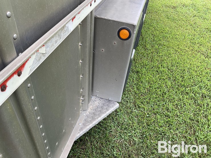 2003-wilson-livestock-trailer-image-20