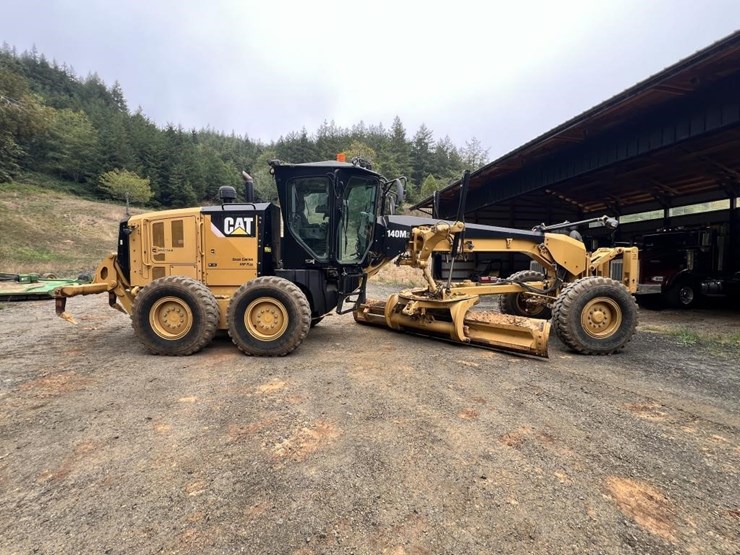 2013-caterpillar-140m2-image-6