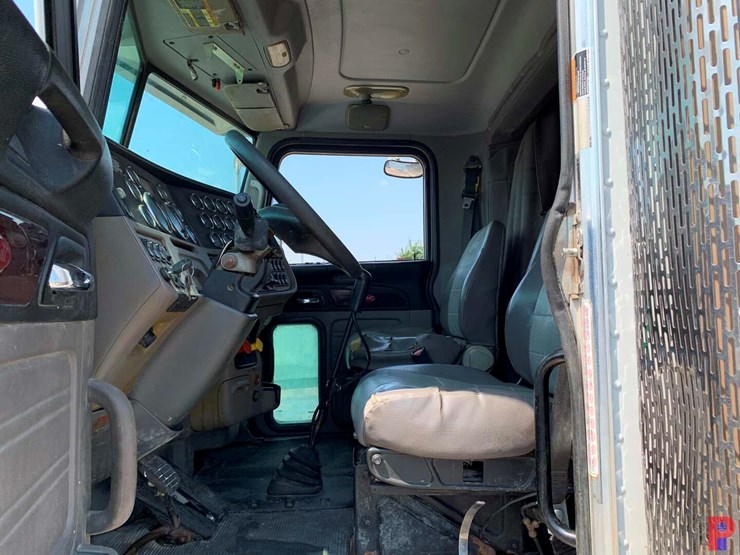 2013-peterbilt-367-image-5