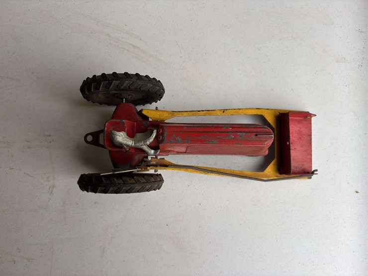 (2)-1/16-oliver-70-and-one-row-corn-picker-image-8