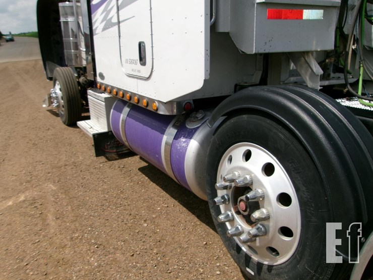 2005-peterbilt-379-image-14