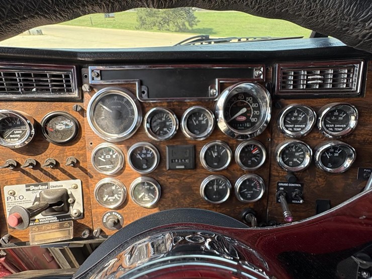 1997-peterbilt-378-image-11