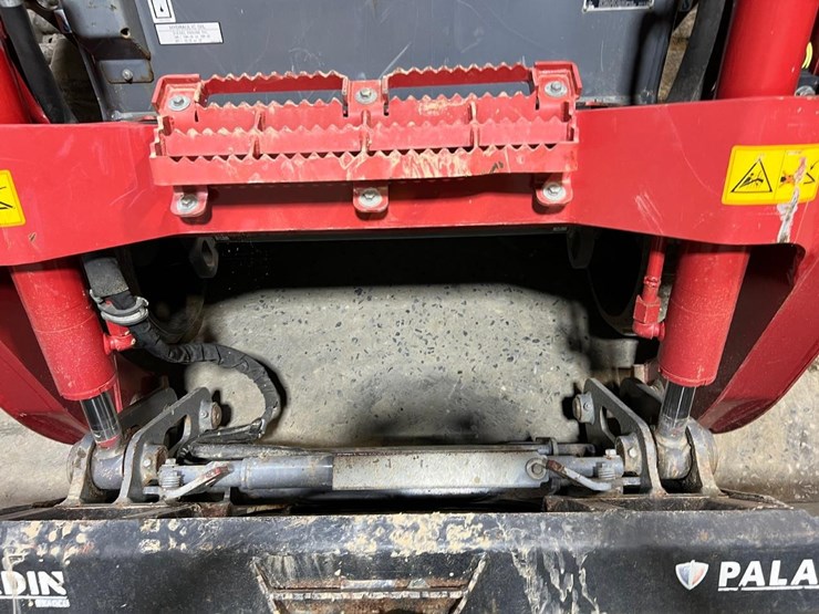 2022-takeuchi-tl12v2-image-10