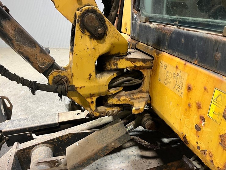 caterpillar-303-image-13
