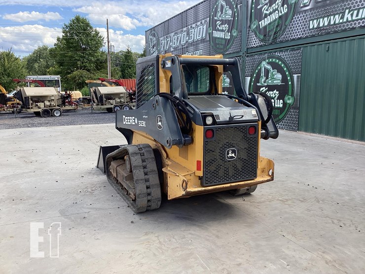 2015-deere-323e-image-2