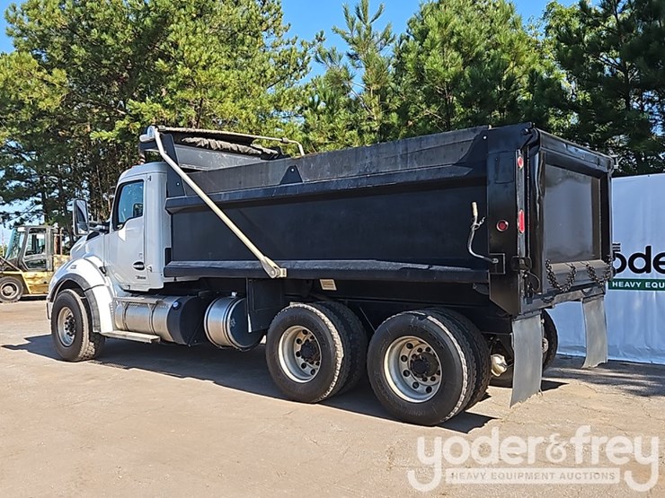 2023-kenworth-t880-image-3
