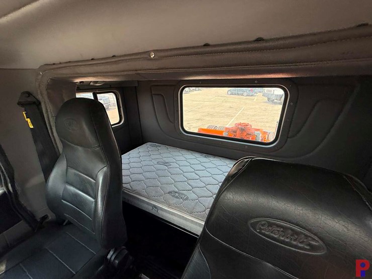 2013-peterbilt-367-image-11