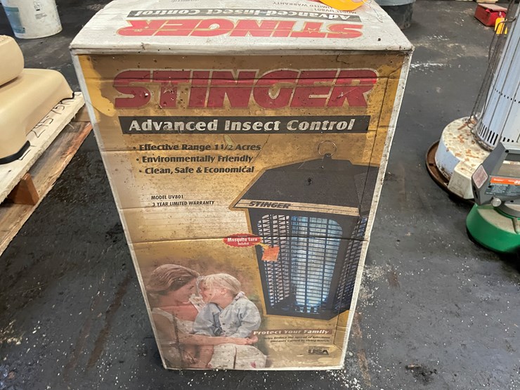 #8430-•-stinger-electric-bug-zapper,-side-lite-and-wireless-driveway-alarm-image-2