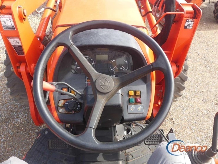 2019-kubota-m7060d-image-14