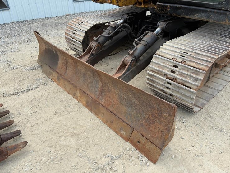 2004-caterpillar-311c-image-14