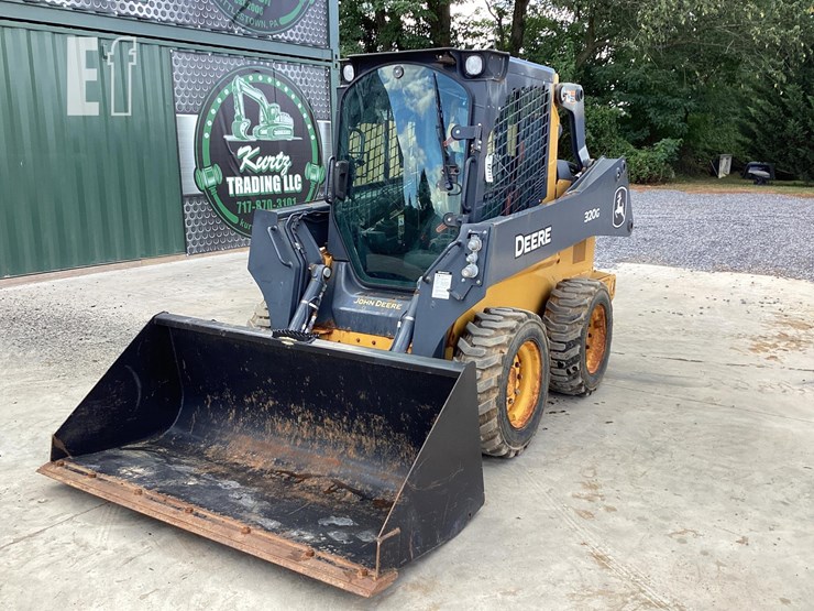 2022-deere-320g-image-8