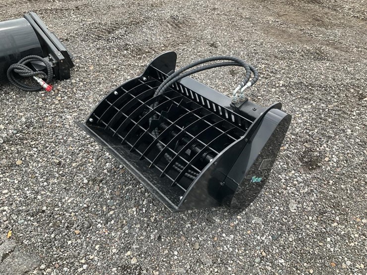 #1564-•-unused-mini-skid-steer-mixing-bucket-image-2
