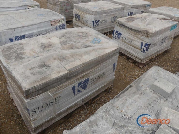 (2)-pallets-of-assorted-paving-stones-image-1