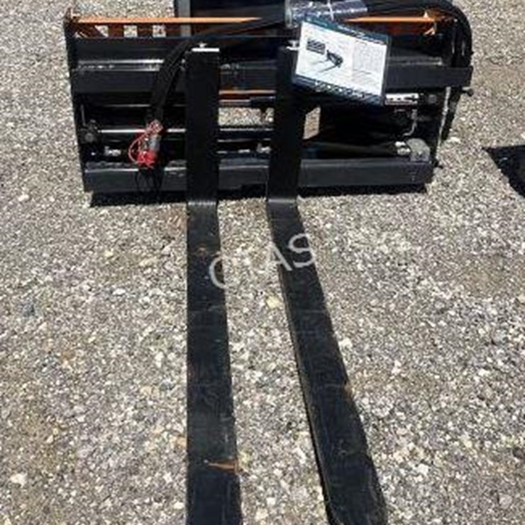 #29 • Wolverine Hydraulic Adjustable Skid Steer Forks