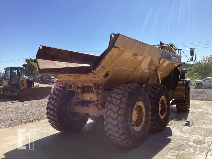 2015-deere-250d-ii-image-4