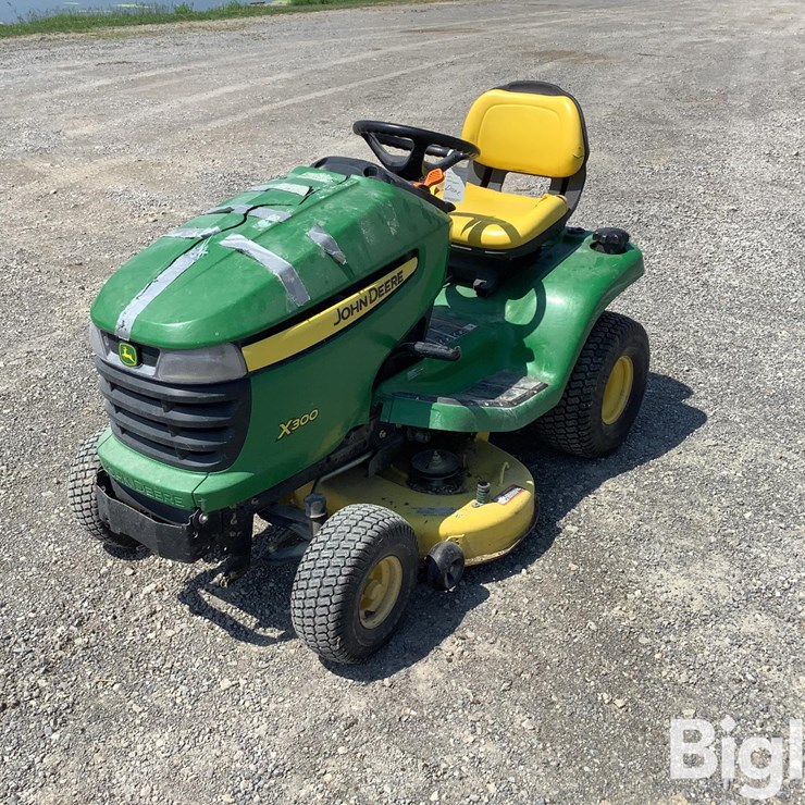 JOHN DEERE X300