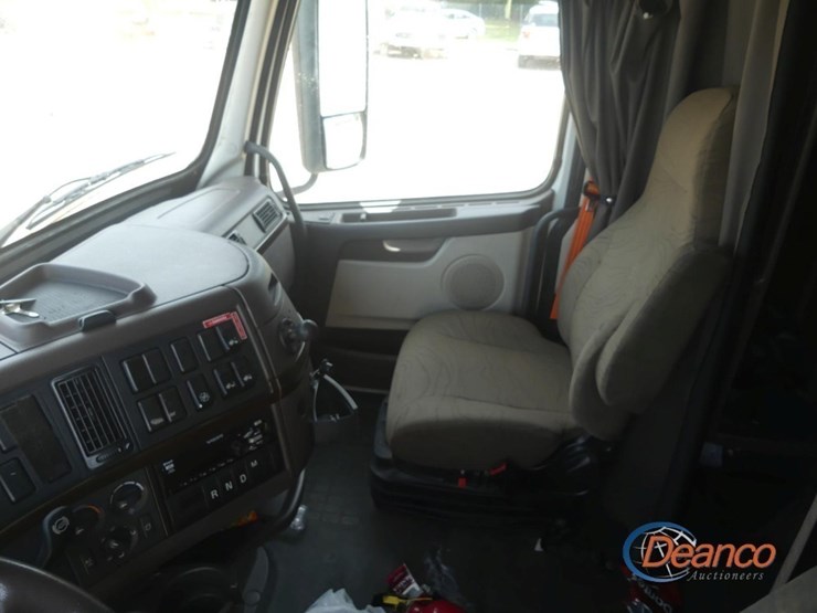 2016-volvo-vnl-truck-tractor,-s/n-4v4nc9eh3gn936454:-t/a,-sleeper,-volvo-d13-425hp-eng.,-ishift-auto,-12.5k-front,-38k-rears,-445/50r22.5-single-rears,-295/75r22.5-fronts,-925k-mi.-image-16