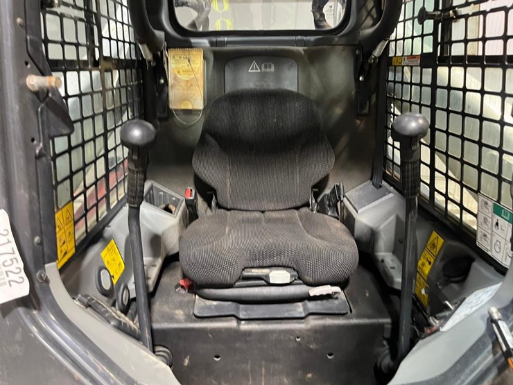 2023-bobcat-t770-image-21