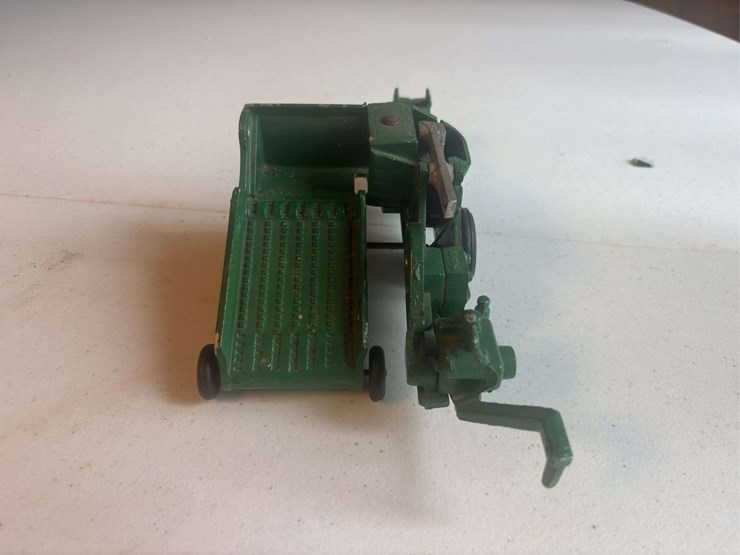 (2)-1/16-oliver-baler-and-combine-slik-image-4