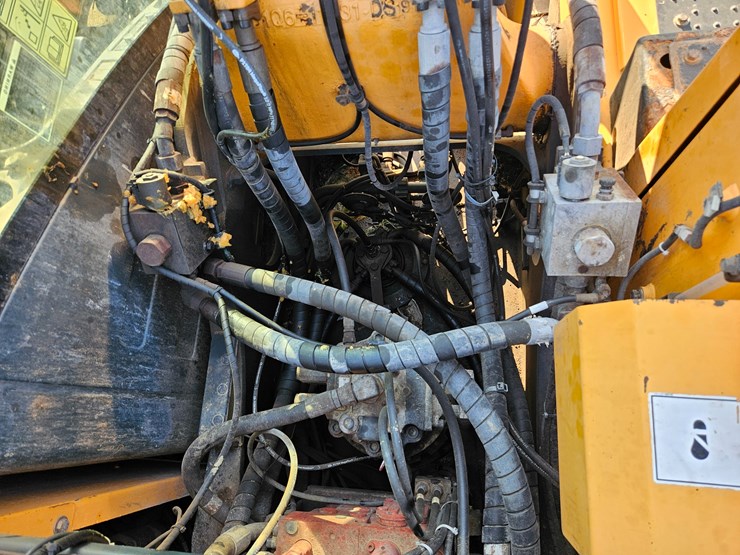 #21999-•-2020-hyundai-hx220lc-excavator-image-15