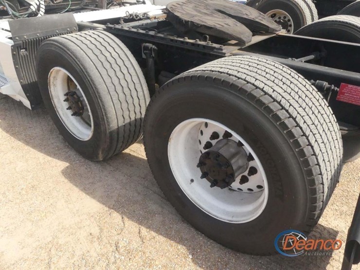 2016-volvo-vnl-truck-tractor,-s/n-4v4nc9eh0gn936363:-t/a,-sleeper,-volvo-d13-425hp-eng.,-ishift-auto,-12.5k-front,-38k-rears,-445/50r22.5-single-rears,-295/75r22.5-fronts,-578k-mi.-image-4