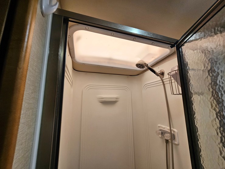 #21543-•-2014-ford-f53-motorhome-image-81