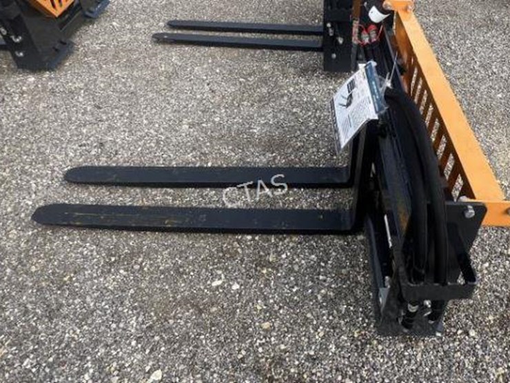 #144-•-wolverine-hydraulic-skid-steer-pallet-forks-image-2