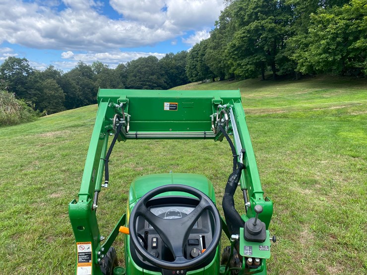 2023-john-deere-3043d-image-22