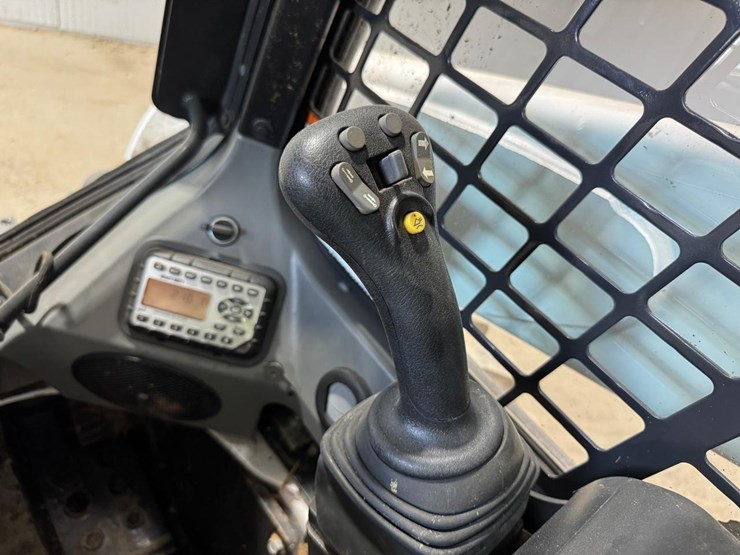 2022-bobcat-s740-image-20