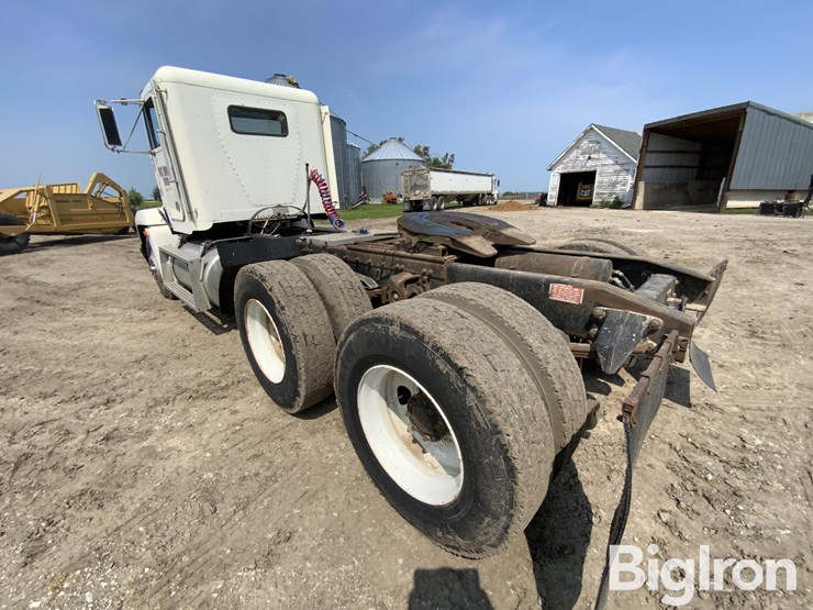 1989-freightliner-fld120-image-10