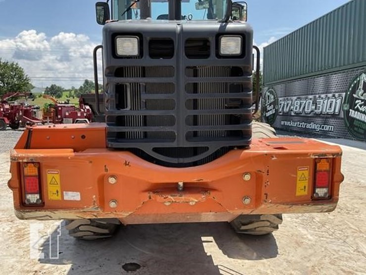 2020-hitachi-zw100-image-2