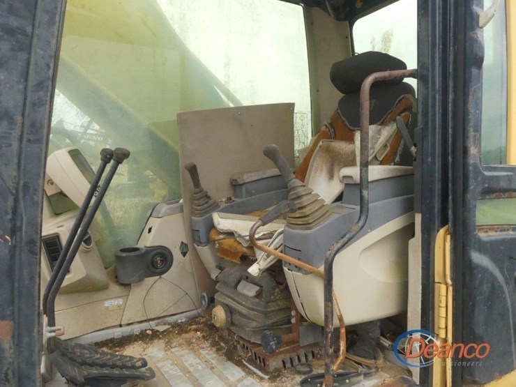2004-caterpillar-330cl-image-10