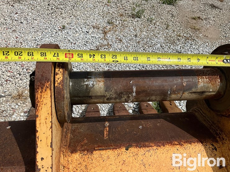 54"-toothed-excavator-bucket-image-16