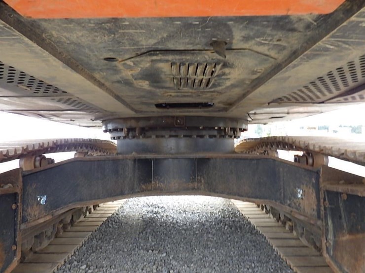 2015-hitachi-zx350lc-6n-image-45